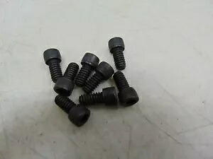 純正ハーレーダビッドソン ブラックオキサイドスクリュー 数量 4 P/N: 9493 Genuine Harley Davidson Black Oxid Screw Qty 4 P/N: 9493 【並行輸入品】