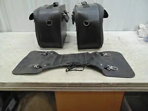 キャロル レザー メッセンジャー スタイル ビニール Throwover サドルバッグ ペア レインカバー付き Carroll Leather Messenger Style Vinyl Throwover Saddlebags Pair W/ Rain Covers 【並行輸入品】