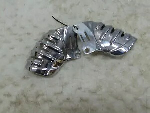 Kuryakyn ブレンボ フロント ブレーキ キャリパー カバー クローム 06-19 VROD 08-UP FLHT 7789 Kuryakyn Brembo Front Brake Caliper Covers Chrome 06-19 VROD 08-UP FLHT 7789 【並行輸入品】