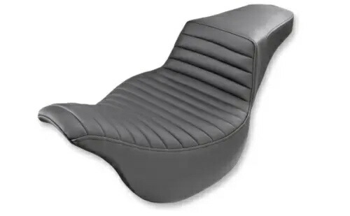 SADDLEMEN 0801-1049 808-07B-171 ステップアップシート - フロントタックンロール - ブラック - FLH SADDLEMEN 0801-1049 808-07B-171 Step-Up Seat - Front Tuck-n-Roll - Black - FLH 【並行輸入品】
