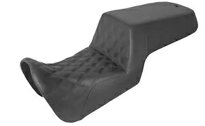 SADDLEMEN 0810-2373 821-34-172 ステップアップシート フロント格子ステッチ/リアスムース SADDLEMEN 0810-2373 821-34-172 Step Up Seat - Front Lattice Stitch/Rear Smooth 【並行輸入品】