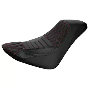 ドライバーソロシートピリオンフィットハーレーソフテイルスタンダードデラックス18-23ブラック+レッド Driver Solo Seat Pillion Fit For Harley Softail Standard Deluxe 18-23 Black+Red 【並行輸入品】