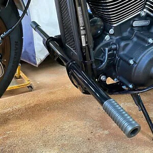 ブラック エンジン ガード ハイウェイ クラッシュ バー ハーレー ストリート ボブ ロー ライダー FXLR 18-24用 Black Engine Guard Highway Crash Bar For Harley Street Bob Low Rider FXLR 18-24 【並行輸入品】 48,840円