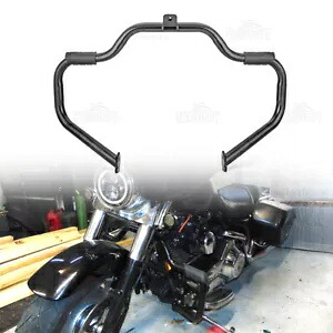 ブラック エンジンガード クラッシュバー ハーレー ストリート エレクトラグライド ロードキング 1997-2008用 Black Engine Guard Crash Bar For Harley Street Electra Glide Road King 1997-2008 【並行輸入品】 45,045円