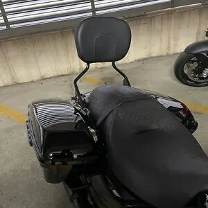 ブラック バックレスト シーシーバー ドッキング キット 14-UP ハーレー ストリート グライド スペシャル 2024 用 Black Backrest Sissy Bar Docking Kit For 14-UP Harley Street Glide Special 2024 【並行輸入品】