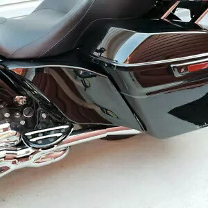 ビビッドブラックストレッチ拡張サイドカバーパネルハーレー 1989-2013 ツーリングに適合 Vivid Black Stretched Extended Side Cover Panel Fit For Harley 1989-2013 Touring 【並行輸入品】