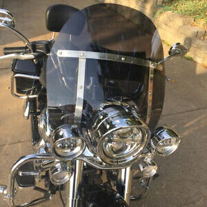 スモーク フロントガラス ブラケット付き 1994-2023 ハーレー ツーリング ロードキングに適合 Smoke Front Windshield with Bracket Fit for 1994-2023 Harley Touring Road King 【並行輸入品】