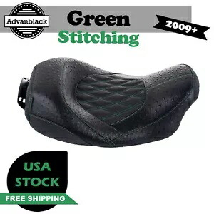 Advanblack Quest ロープロファイル グリーン ステッチ ライダー シート 09 以降のハーレーに適合 Advanblack Quest Low Profile Green Stitiching Rider Seat Fits 09+ Harley 【並行輸入品】