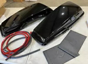 OS&D Advanblack ビビッドブラック ノーマルサドルバッグ蓋 ツーリング 2014+ OS&D Advanblack VIVID BLACK NORMAL SADDLEBAG LIDS FOR TOURING 2014+ 【並行輸入品】