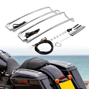クロームサドルバッグ蓋トップレール & LED ライトハーレーストリートロードグライド 94-13 に適合 Chrome Saddlebag Lid Top Rail & LED Light Fit For Harley Street Road Glide 94-13 【並行輸入品】