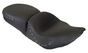 ブラック ファストバック スタッズ 2 アップ シート サドル 97-07 ハーレー FLHR ロードキング 27237 Black Fastback Studded 2 Up Seat Saddle For 97-07 Harley FLHR Roadking 27237 【並行輸入品】