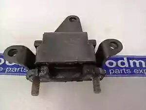 MARUTI 800 2ND GEN TYPE 1、800 2ND GEN TYPE 2、800 2ND GEN T用エンジンマウンティング Engine Mounting for MARUTI 800 2ND GEN TYPE 1, 800 2ND GEN TYPE 2, 800 2ND GEN T 【並行輸入品】