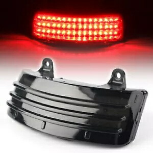 スモークトライバー LED リアテールライトフェンダーチップライト ハーレーストリートグライド 2014+ Smoke Tri-Bar LED Rear Tail Light Fender Tip Light For Harley Street Glide 2014+ 【並行輸入品】