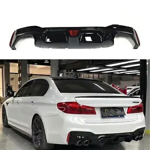 2017-21 BMW G30 G38 5 シリーズ光沢のある黒のリアバンパーディフューザーリップライト付き For 2017-21 BMW G30 G38 5 Series Glossy Black Rear Bumper Diffuser Lip W/ Light 【並行輸入品】