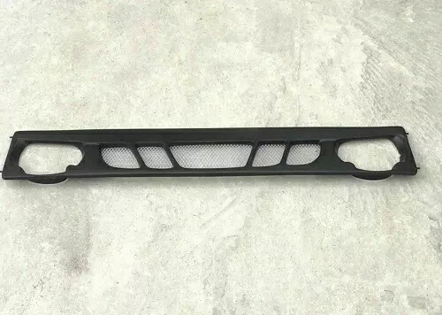 フロントグリルミディアムカラーブラックスズキサムライ SJ410 SJ413 に適合 Front Grill Medium Colour Black Fit For Suzuki Samurai SJ410 SJ413 【並行輸入品】