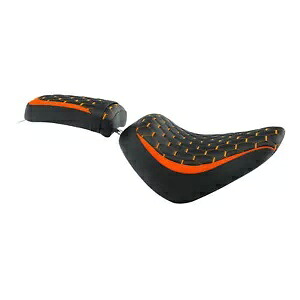 ブラック + オレンジ ライダー & 助手席ハーレー ソフテイル スタンダード FXST 18-23 に適合 Black+Orange Rider & Passenger Seat Fit For Harley Softail Standard FXST 18-23 【並行輸入品】