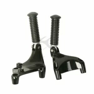 ブラックアルミニウムパッセンジャーフットペグ/マウントハーレーアイアン 883 XL883N 14-22 16 に適合 Black Aluminum Passenger Footpegs/Mount Fit For Harley Iron 883 XL883N 14-22 16 【並行輸入品】