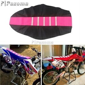 ユニバーサルピンクレザーグリッパーソフトシートカバーリブスキンゴムホンダヤマハ Universal Pink Leather Gripper Soft Seat Cover Rib Skin Rubber For Honda Yamaha 【並行輸入品】
