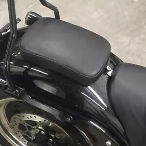 オートバイリアフェンダー助手席ピリオンパッドシート 8 吸盤ハーレー用黒 Motorcycle Rear Fender Passenger Pillion Pad Seat 8 Suction Cup For Harley Black 【並行輸入品】