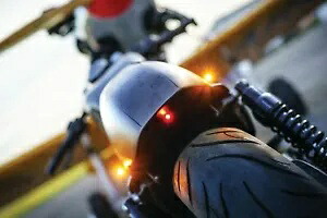 Kuryakyn Kellermann Atto ブラック フロント リア アンバー ダーク レンズ ターン シグナル ライト ランプ Kuryakyn Kellermann Atto Black Front Rear Amber Dark Lens Turn Signal Light Lamp 【並行輸入品】