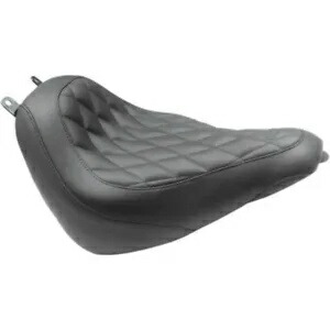 マスタング ワイドトリッパー ソロ ドライバーシート ダイヤモンドステッチ ハーレー ソフテイル FLHC FLDE M8 Mustang Wide Tripper Solo Driver Seat Diamond Stitch Harley Softail FLHC FLDE M8 【並行輸入品】