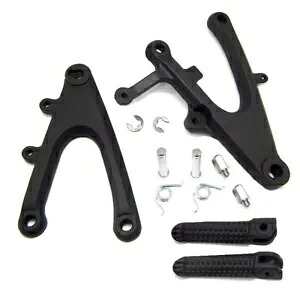 バイクフロントフットペグブラケットヤマハ YZF-R1 2004-2006 2005 ブラックに適合 Motorbike Front Foot Pegs Bracket Fit For Yamaha YZF-R1 2004-2006 2005 Black 【並行輸入品】