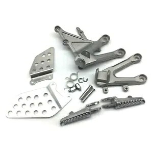 バイクフロントフットペグブラケットホンダ CBR1000RR 2004-2007 シルバーに適合 Motorbike Front Foot Pegs Bracket Fit For Honda CBR1000RR 2004-2007 Silver 【並行輸入品】