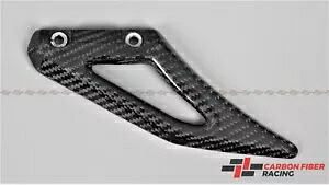 トライアンフ デイトナ 675 (06-18) ストリートトリプル (06-16) ロアチェーンガード カーボンファイバー Triumph Daytona 675 (06-18) Street Triple (06-16) Lower Chain Guard Carbon Fiber 【並行輸入品】