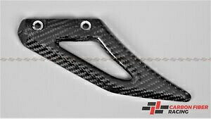 トライアンフ デイトナ 675 (06-18) ストリートトリプル (06-16) ロアチェーンガード カーボンファイバー Triumph Daytona 675 (06-18) Street Triple (06-16) Lower Chain Guard Carbon Fiber 【並行輸入品】