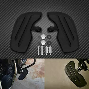 ブラックフロントドライバーフロアボードフットペグインディアンスカウトボバー2015-19 2020に適合 Black Front Driver Floorboard Foot Peg Fit For Indian Scout Bobber 2015-19 2020 【並行輸入品】