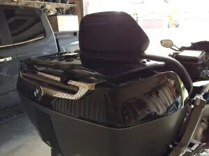 スモークブラックリアトランクトップケース荷物ラック BMW R1200RT LC 2014-UP R1250RT用 SMOKED BLACK REAR TRUNK TOP CASE LUGGAGE RACK FOR BMW R1200RT LC 2014-UP R1250RT 【並行輸入品】