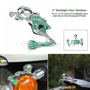 オートバイクロームスポットライトバイザー飾りスカルスケルトンハーレーボバー用新しい Motorcycle Chrome Spot Light Visor Ornament Skull Skeleton For Harley Bobber New 【並行輸入品】