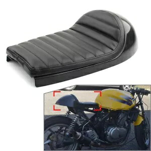 ユニバーサルカフェレーサーレトロシートパンベースヴィンテージクッションスクランブラー用ブラック Universal Cafe Racer Retro Seat Pan Base Vintage Cushion FOR Scrambler Black 【並行輸入品】