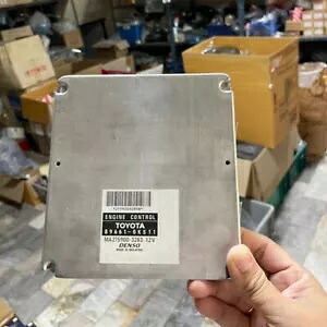 純正 ECU エンジンコンピュータ 89661-0KS11 トヨタ ハイラックス 3.0L マニュアル マレーシア OEM Genuine ECU Engine Computer 89661-0KS11 Toyota Hilux 3.0L Manual Malaysia OEM 【並行輸入品】｜カスタムパーツ WORLD倉庫