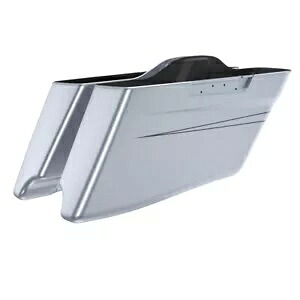 ブリリアントシルバー CVO テーパード拡張サドルバッグ ピンストライプ 14 歳以上のハーレーに適合 Brilliant Silver CVO Tapered Extended Saddlebags Pinstripes Fits 14+ Harley 【並行輸入品】|カスタムパーツ WORLD倉庫