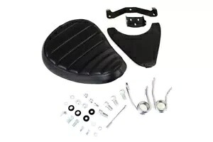 HARLEY スプリングマウントバットタックアンドロールソロサドルシートキットは 2004-2006 XL に適合します。 HARLEY Spring Mount Bat Tuck and Roll Solo Saddle Seat Kit fits 2004-2006 XL, 【並行輸入品】