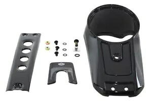 ハーレー OE ソフテイル デラックス ダッシュパネル ブラック 2021-2022 FLST、2021-2022 FXST、に適合 HARLEY OE Softail Deluxe Dash Panel Black fits 2021-2022 FLST, 2021-2022 FXST, 【並行輸入品】