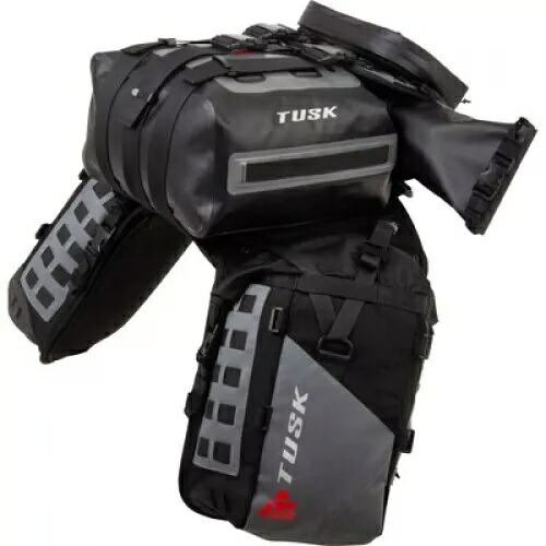 Tusk Highland X2 ラックレス ラゲッジ システム (小型ドライ ダッフル テール バッグ標準付き) Tusk Highland X2 Rackless Luggage System w/Small Dry Duffel Tail Bag Standard 【並行輸入品】
