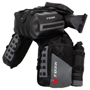 Tusk Highland X2 ラックレス ラゲッジ システム (小型ドライ ダッフル/大型ボトル ホルダー付き) Tusk Highland X2 Rackless Luggage System w/Small Dry Duffel/Large Bottle Holders 【並行輸入品】｜カスタムパーツ WORLD倉庫