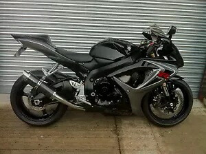 スズキ GSXR 600 K6 K7 カーボンファイバー GP、スタビーレースエキゾーストカン。長さ300mm Suzuki GSXR 600 K6 K7 Carbon Fibre GP, Stubby Race Exhaust Can. 300 mm Long 【並行輸入品】