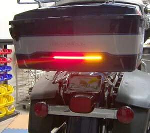 H-D Tour-Pak 14.7 インチ ラン/ブレーキ/ターン LED ライトバー & ワイヤーハーネス - クリアレンズ H-D Tour-Pak 14.7" Run/Brake/Turn LED Light Bar & Wiring Harness - Clear Lens 【並行輸入品】｜カスタムパーツ WORLD倉庫