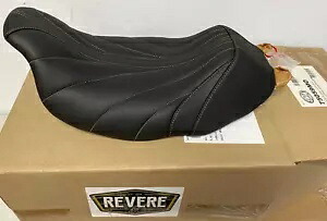 マスタング リビア ジャーニー グラビティ シート オレンジ付き 08-21 ハーレー FL ツーリング 75059MO Mustang Revere Journey Gravity Seat w/Orange 08-21 Harley FL Touring 75059MO 【並行輸入品】
