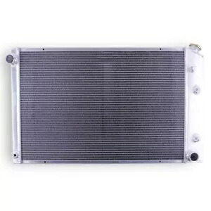 CU716 アルミラジエーター 1976-1988 シボレー GMC C10 C20 C30 K10 K20 K30 V8 用 CU716 Aluminum Radiator for 1976-1988 Chevrolet GMC C10 C20 C30 K10 K20 K30 V8 【並行輸入品】