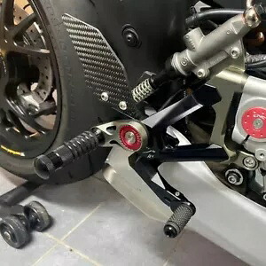 2018-2024 パニガーレ V4 リアセットリアセット、フットペグ、フットレスト、カーボンファイバー For 2018-2024 Panigale V4 Rearsets Rear Set , FootPeg , Footrest , Carbon Fiber 【並行輸入品】｜カスタムパーツ WORLD倉庫