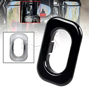 リアアンテナ穴アクセントカバーハーレーストリートグライド FLHXS EFI FLHXI FLHX に適合 Rear Antenna Hole Accent Cover fit For Harley Street Glide FLHXS EFI FLHXI FLHX 【並行輸入品】
