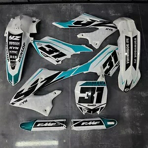 プラスチック + グラフィックヤマハ YZ125 YZ250 2022 2023 2024 カスタムレース番号 + 名前 Plastics + Graphics Yamaha YZ125 YZ250 2022 2023 2024 Custom race number+name 【並行輸入品】