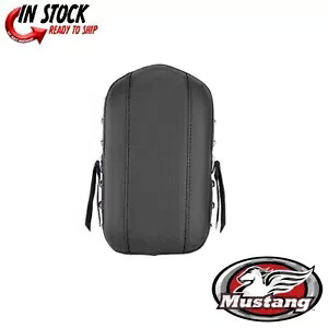 マスタング ブラケット スタイル シーシーバー パッド 11インチx6.5インチ スタッズ付き コンチョ付き ハーレー Mustang Bracket Style Sissy Bar Pad 11inx6.5in Studded w/Conchos Harley 【並行輸入品】