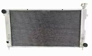 3 列ラジエーターダッジキャラバンクライスラータウンカントリーボイジャー 3.3/3.8L 01-04 MT 3Row Radiator For Dodge Caravan Chrysler Town Country Voyager 3.3/3.8L 01-04 MT 【並行輸入品】