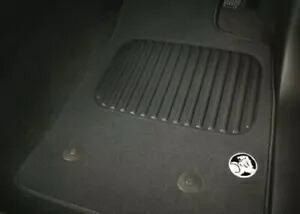純正 Holden コロラド RG 2012-現行 カーペット マット セット フロントのみ Genuine Holden Colorado RG 2012-Current Carpet Mat Set Front Only 【並行輸入品】