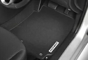 本物のヒュンダイ アクセント テーラード カーペット フロア マット 4 枚セット 2014 - 2019 Genuine Hyundai Accent Tailored Carpet Floor Mats Set Of 4 2014 - 2019 【並行輸入品】
